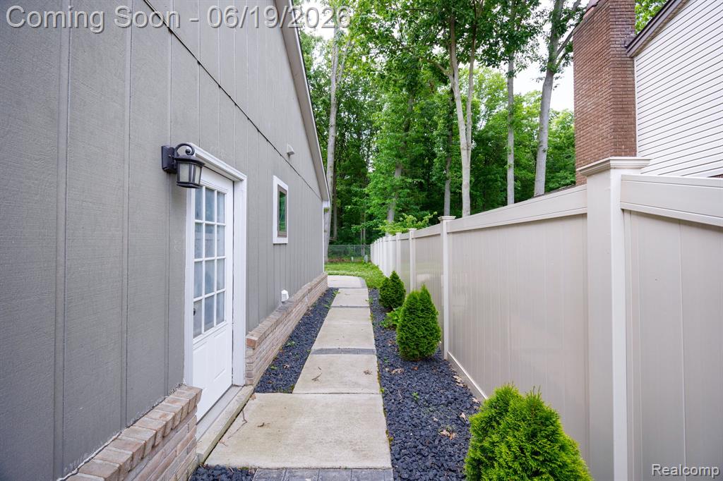17680 Fox Glen Drive, Riverview, MI 48193 — Photo 8
