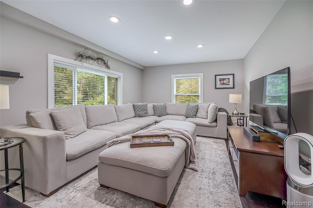 9137 Maltby Road, Brighton, MI 48116 — Photo 8