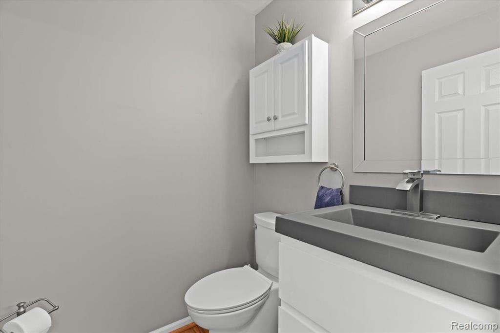 7928 MEADOW Drive, Waterford, MI 48329 — Photo 14