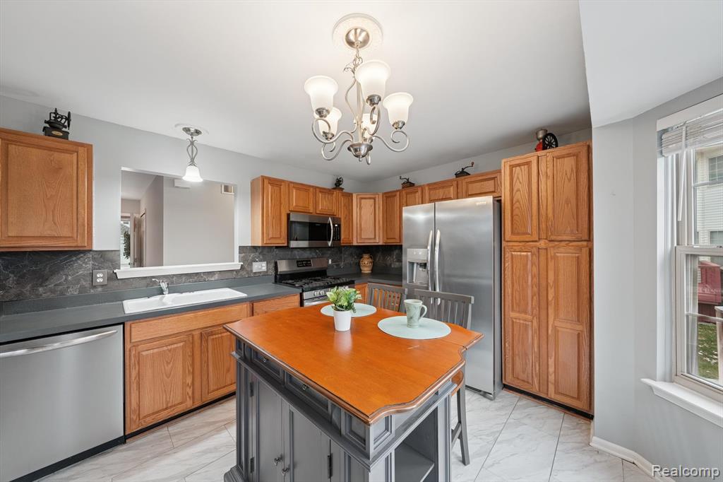 8770 Hardwood Drive, Belleville, MI 48111 — Photo 9