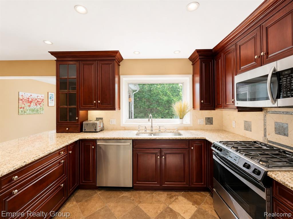 5005 Wing Lake Road, Bloomfield Hills, MI 48302 — Photo 21