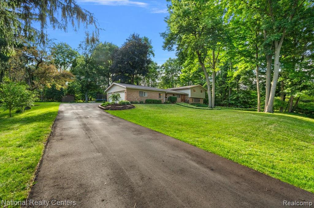 21201 E Chigwidden Street, Northville, MI 48167 — Photo 50