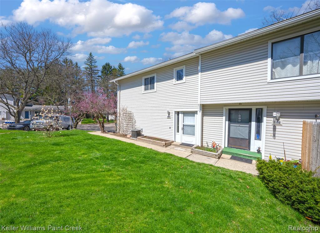 809 Corners Court, 23, Lake Orion, MI 48362 — front exterior