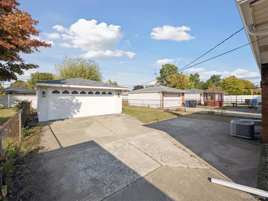 8887 Woodbine, Redford, MI 48239 — Photo 23