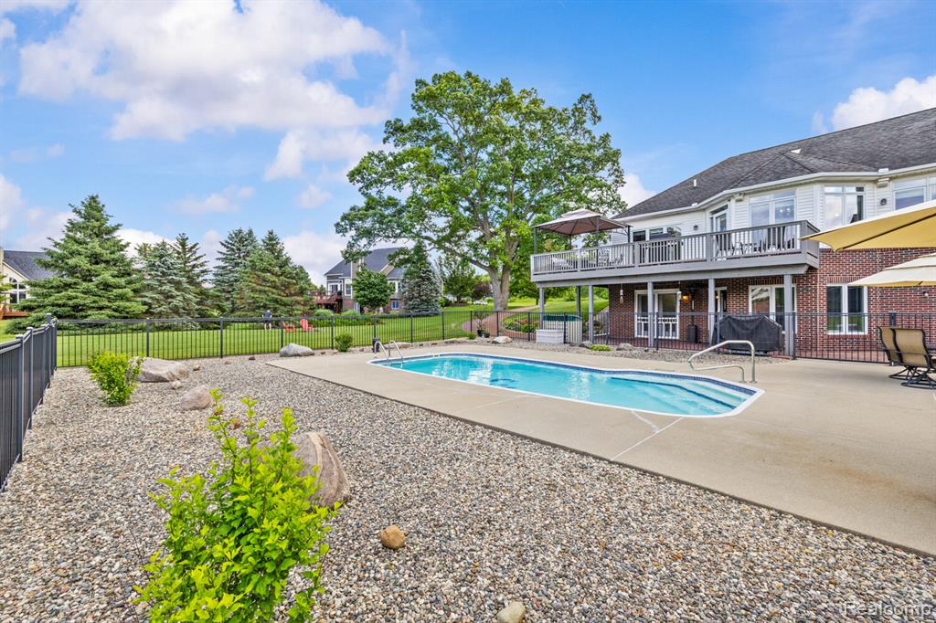 1131 Thorn Ridge Drive, Howell, MI 48843 — Photo 36