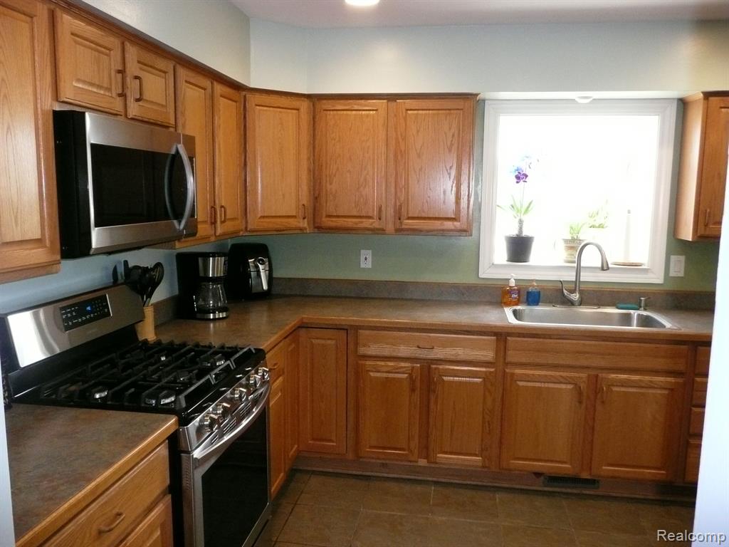 831 DEL SHER Drive, Brighton, MI 48114 — Photo 18