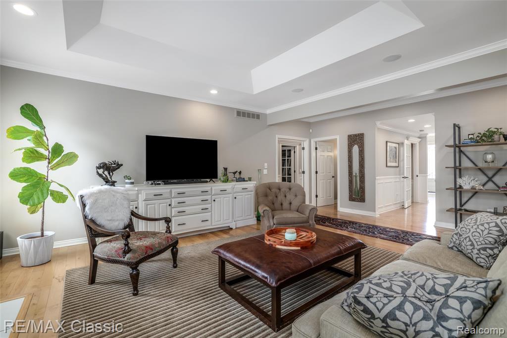 18438 Clairmont Circle E, Northville, MI 48168 — Photo 20