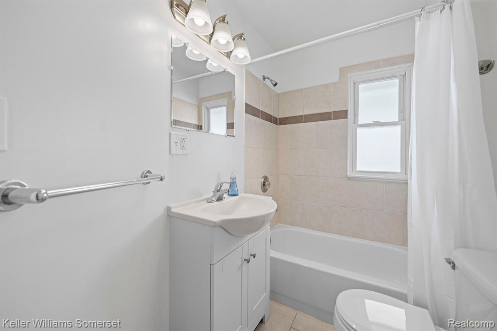 842 E 10 MILE Road, Ferndale, MI 48220 — Photo 16