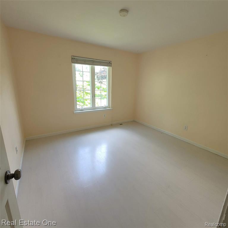 5208 Woodview Drive, Bloomfield Hills, MI 48302 — Photo 30