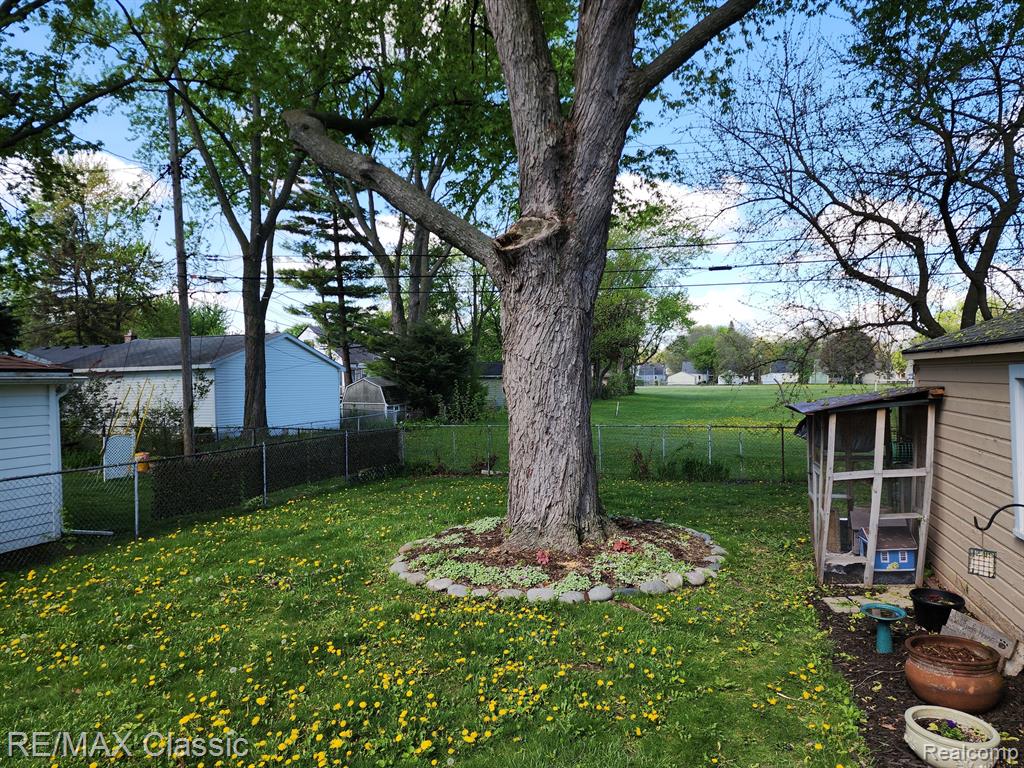 621 SYMES Avenue, Royal Oak, MI 48067 — Photo 44
