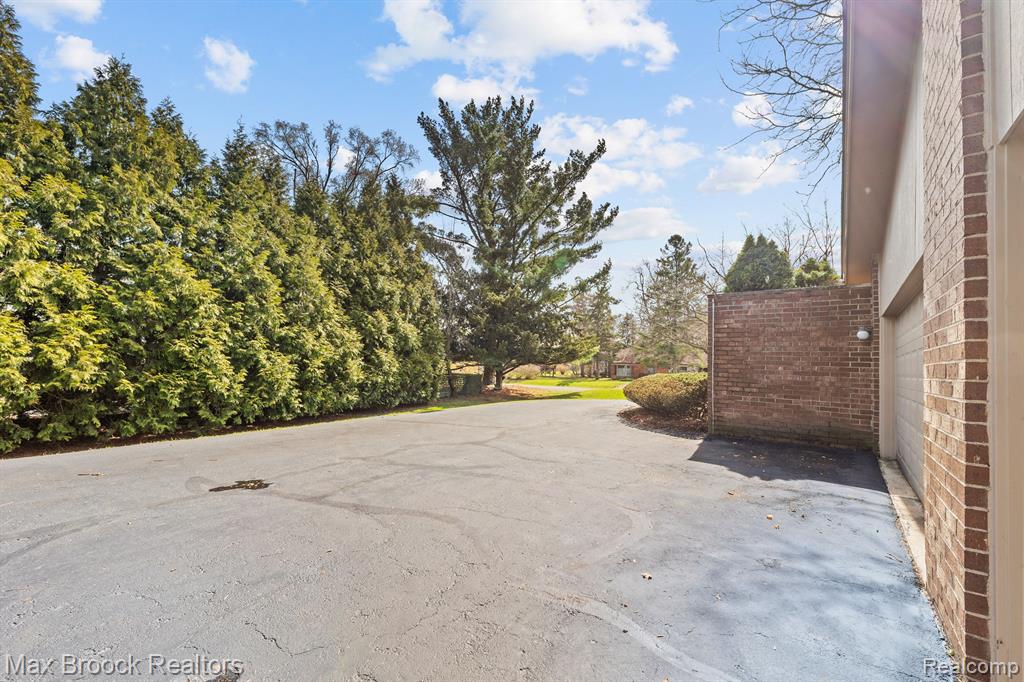 4838 KEW Court, Bloomfield Hills, MI 48301 — Photo 61