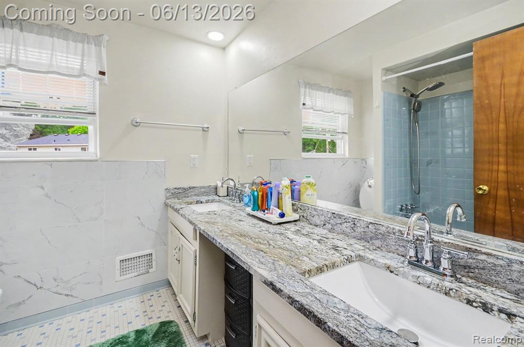 6653 Flintlock Ridge, Utica, MI 48317 — Photo 17