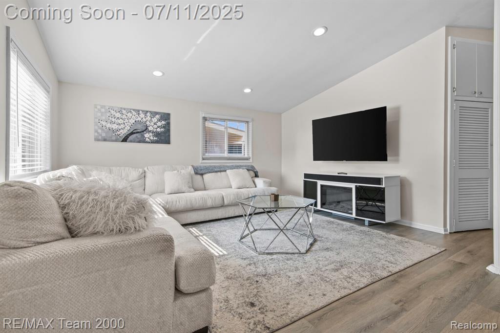 9756 Buckingham Avenue, Allen Park, MI 48101 — Photo 5
