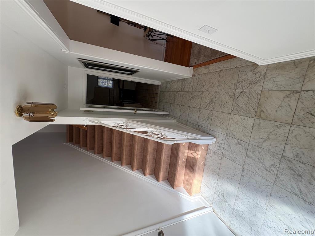 646 Peach Tree Lane, Grosse Pointe Woods, MI 48236 — Photo 2