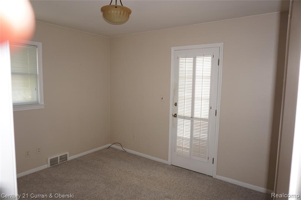 7518 Highview Street, Dearborn Heights, MI 48127 — Photo 18