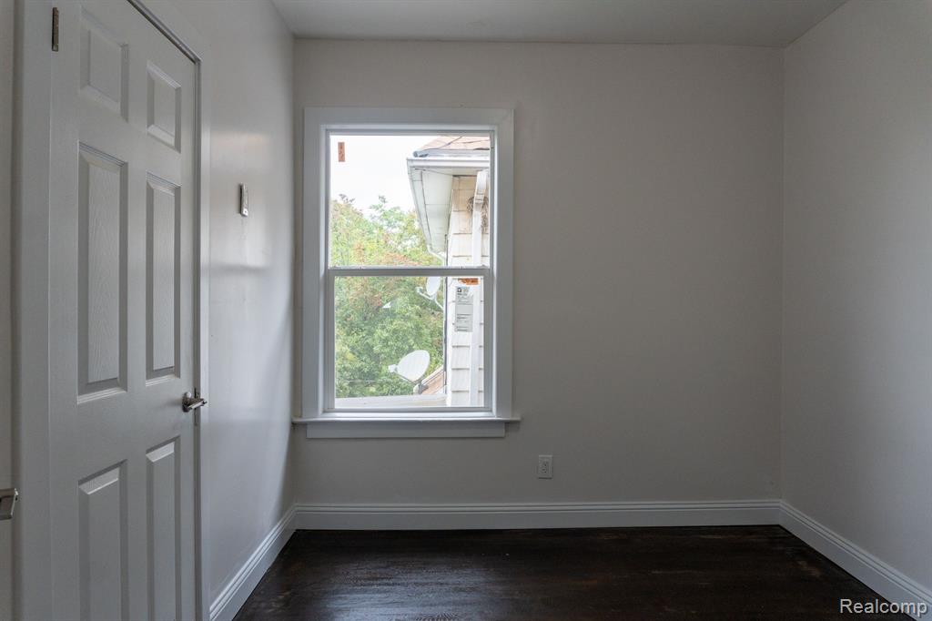 3927 SAINT CLAIR Street, Detroit, MI 48214 — Photo 31