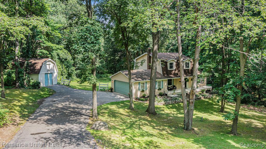 13900 Rocky Ridge, Hartland, MI 48353 — Photo 2