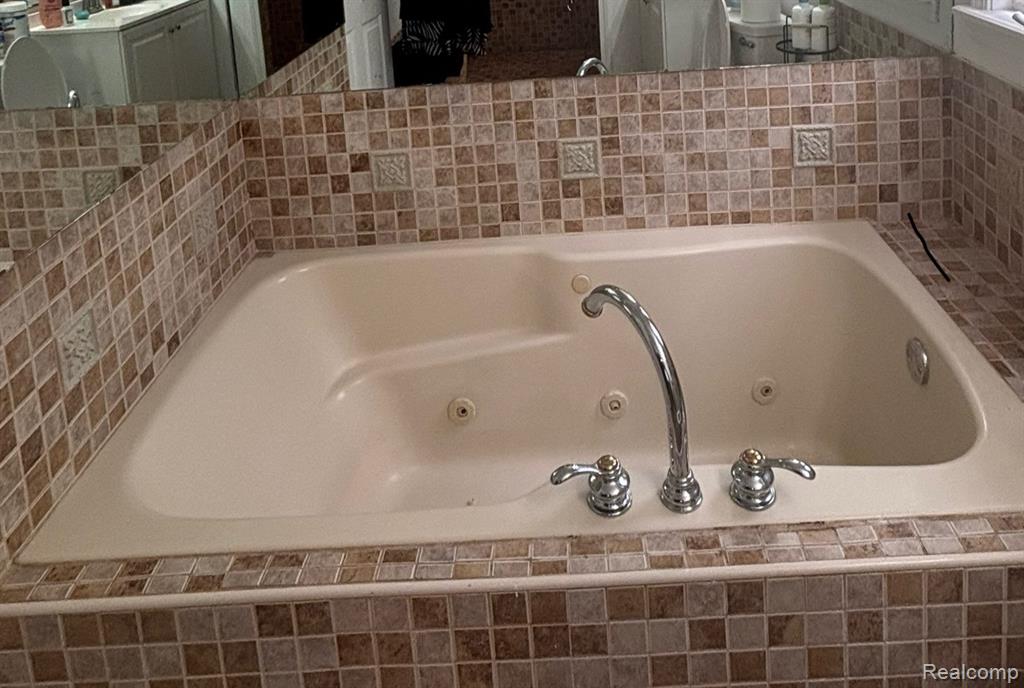 7129 Parkridge Parkway, Swartz Creek, MI 48473 — Photo 18