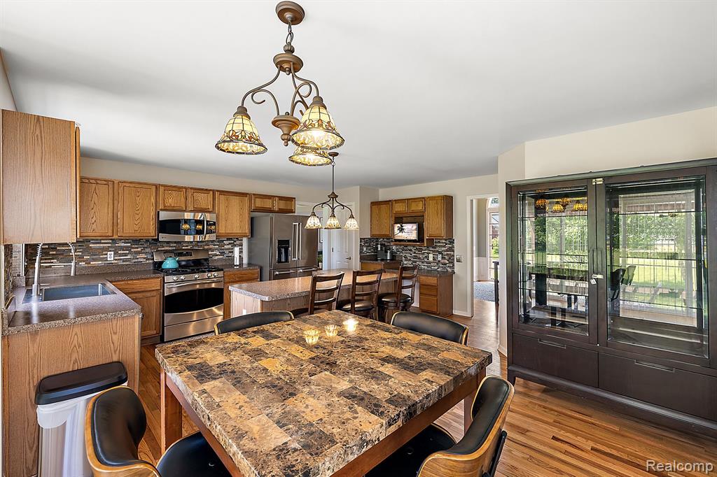 8057 PEBBLESTONE Drive, Ypsilanti, MI 48197 — Photo 13