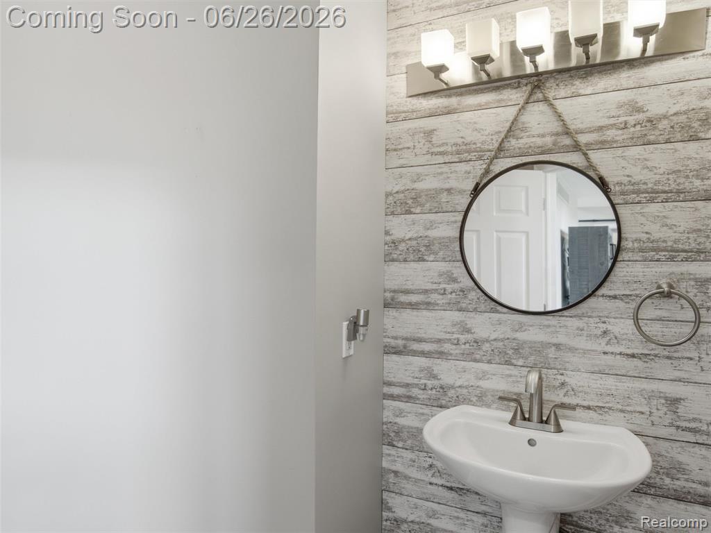 4974 Menominee Lane, Clarkston, MI 48348 — Photo 24