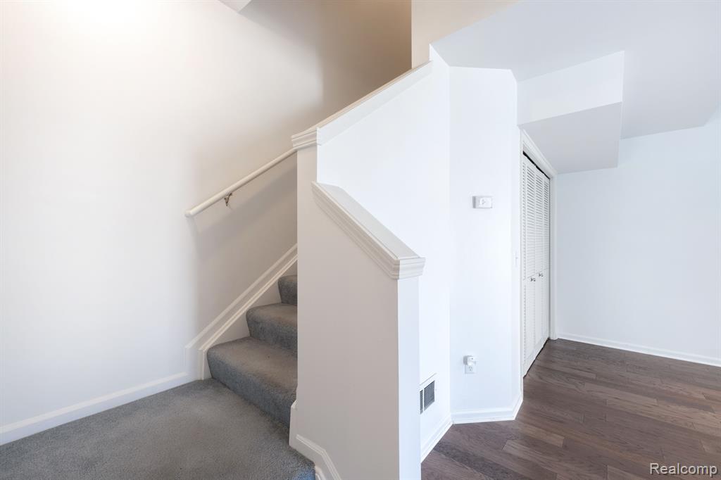 26725 ASHTON Drive, Woodhaven, MI 48183 — Photo 12