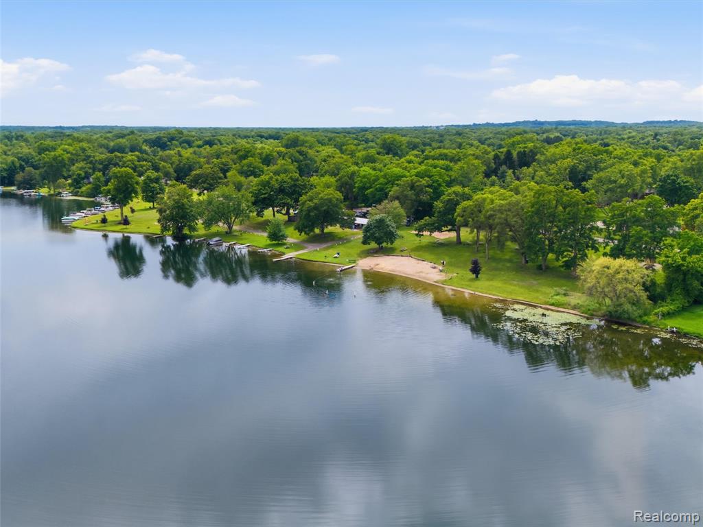 5565 Crescent Road, Waterford, MI 48327 — Photo 55