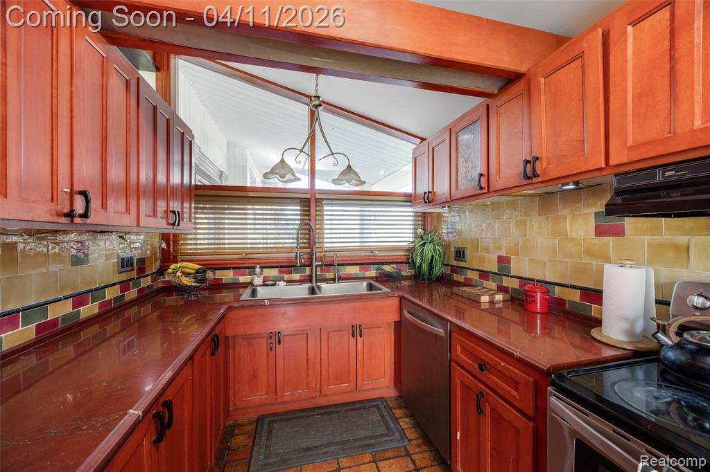 32998 Biddestone Lane, Farmington, MI, 48334