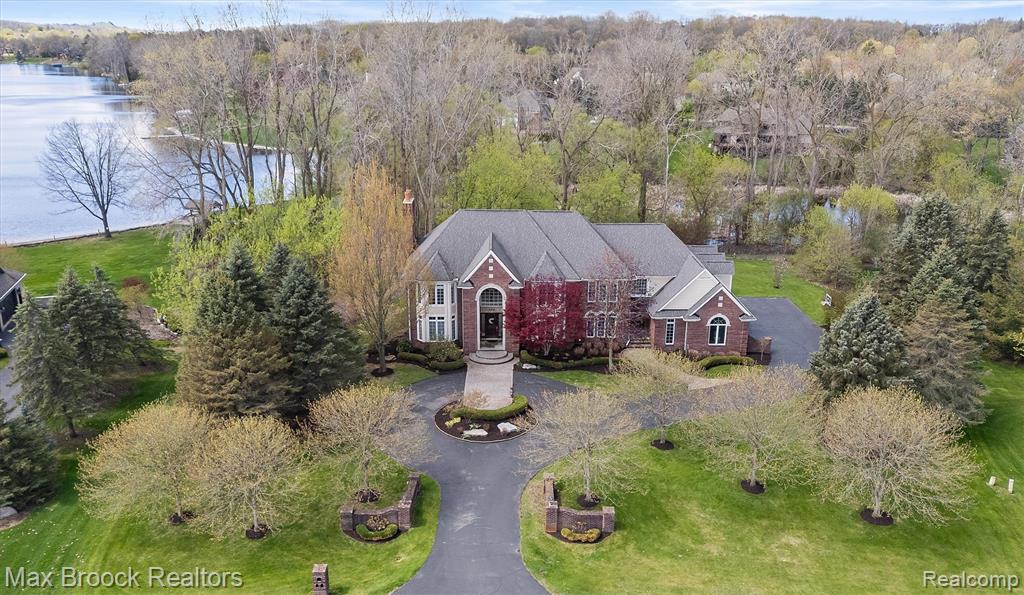 398 Shrewsbury Drive, Clarkston, MI 48348