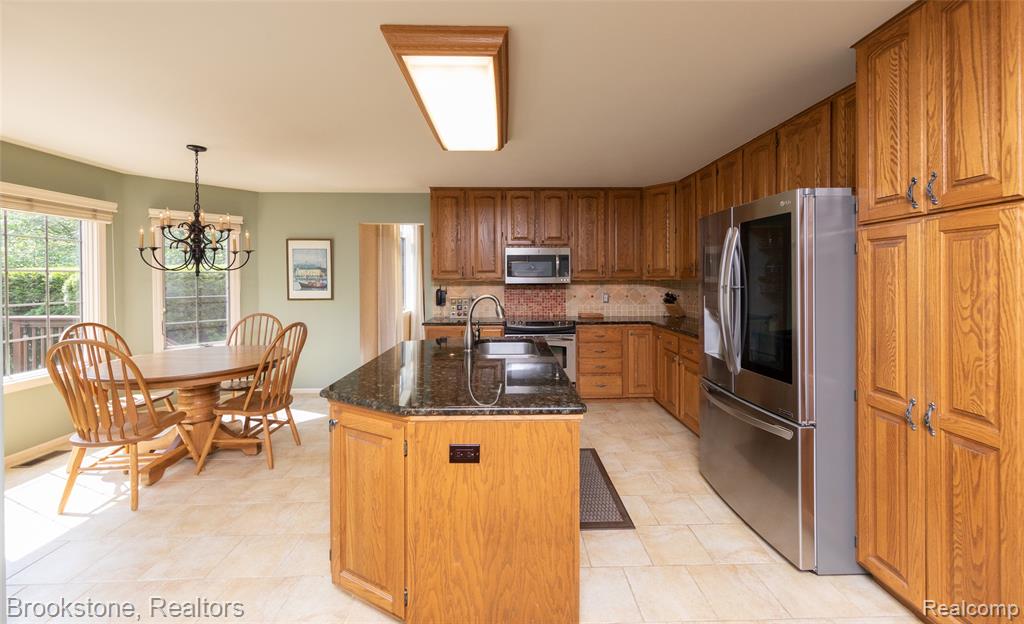 6871 Berry Pointe Drive, Clarkston, MI 48348 — Photo 22