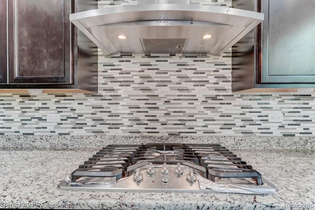 50784 SEVILLA Circle, Novi, MI — Photo 26