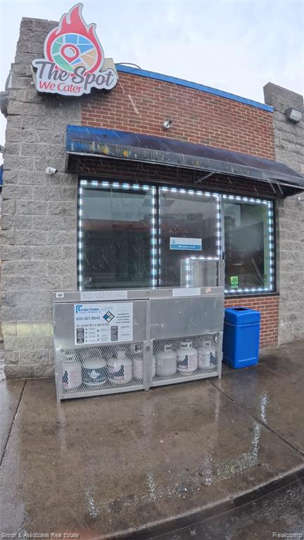 8009 E Jefferson Avenue, Detroit, MI 48214