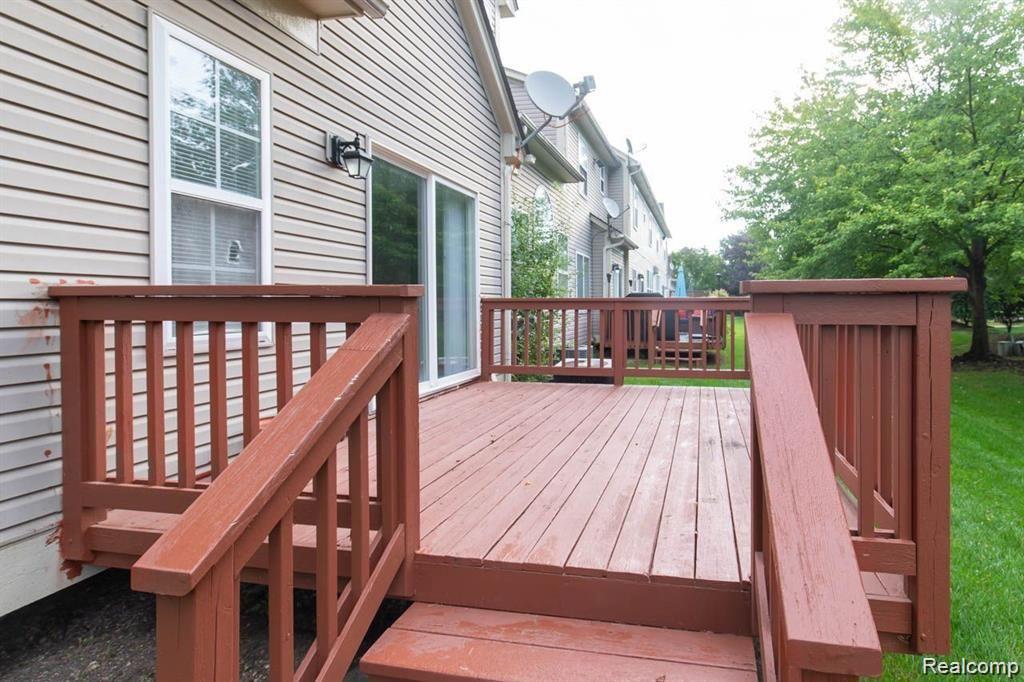 38492 SARATOGA Circle, Farmington Hills, MI 48331 — Photo 33