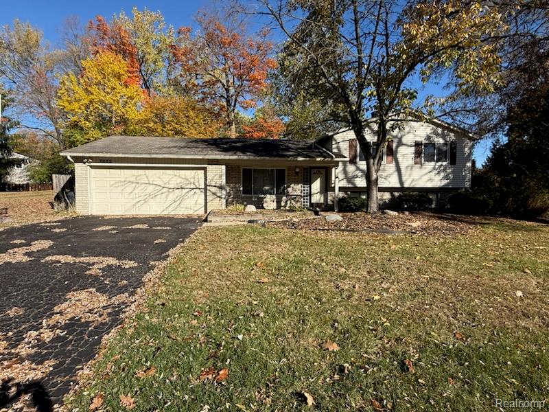 7072 Lee Crest Drive, West Bloomfield, MI — front exterior