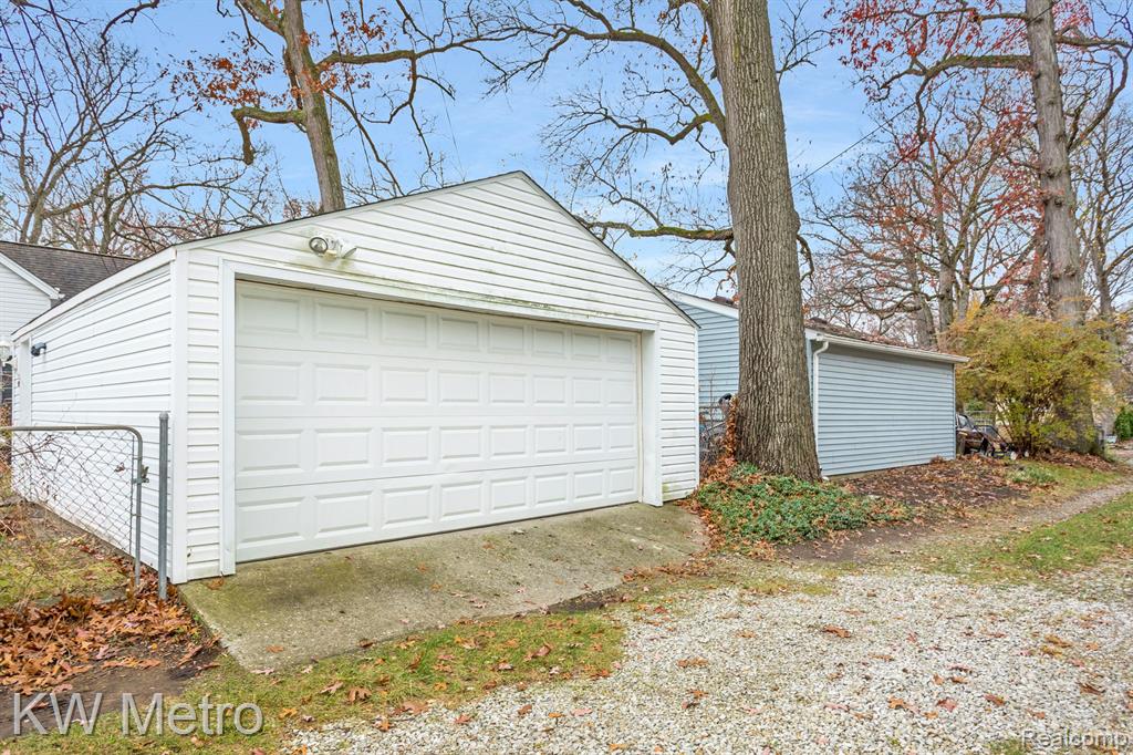 620 CATALPA Drive, Royal Oak, MI 48067 — Photo 36