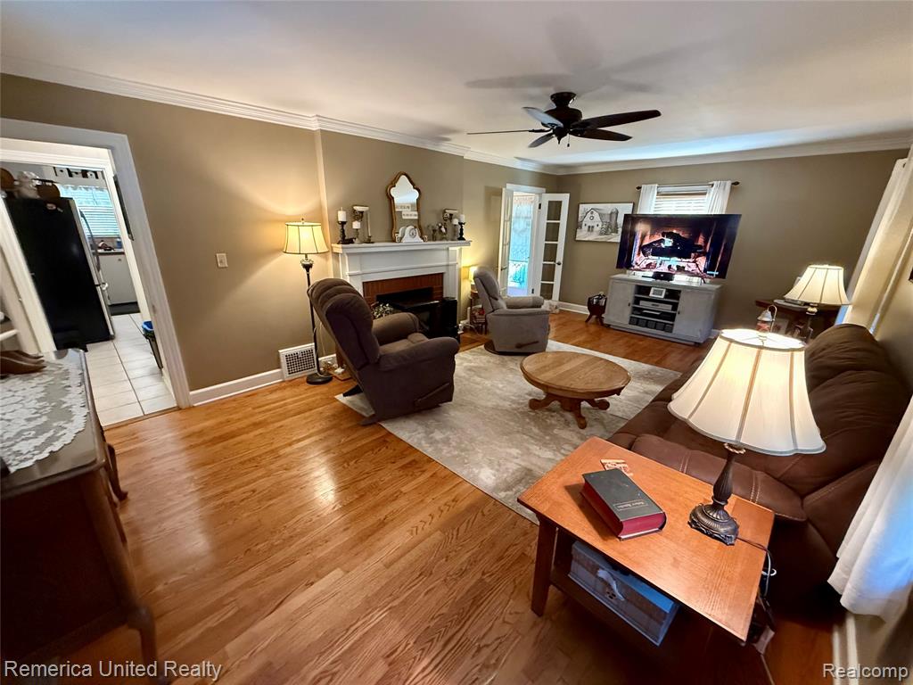 603 N Michigan Avenue, Howell, MI 48843 — Photo 8