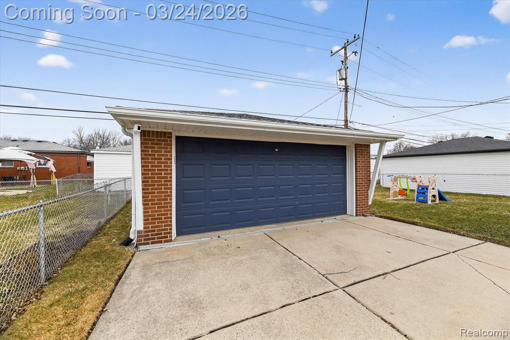 18053 Airport Road, Fraser, MI 48026 — Photo 26