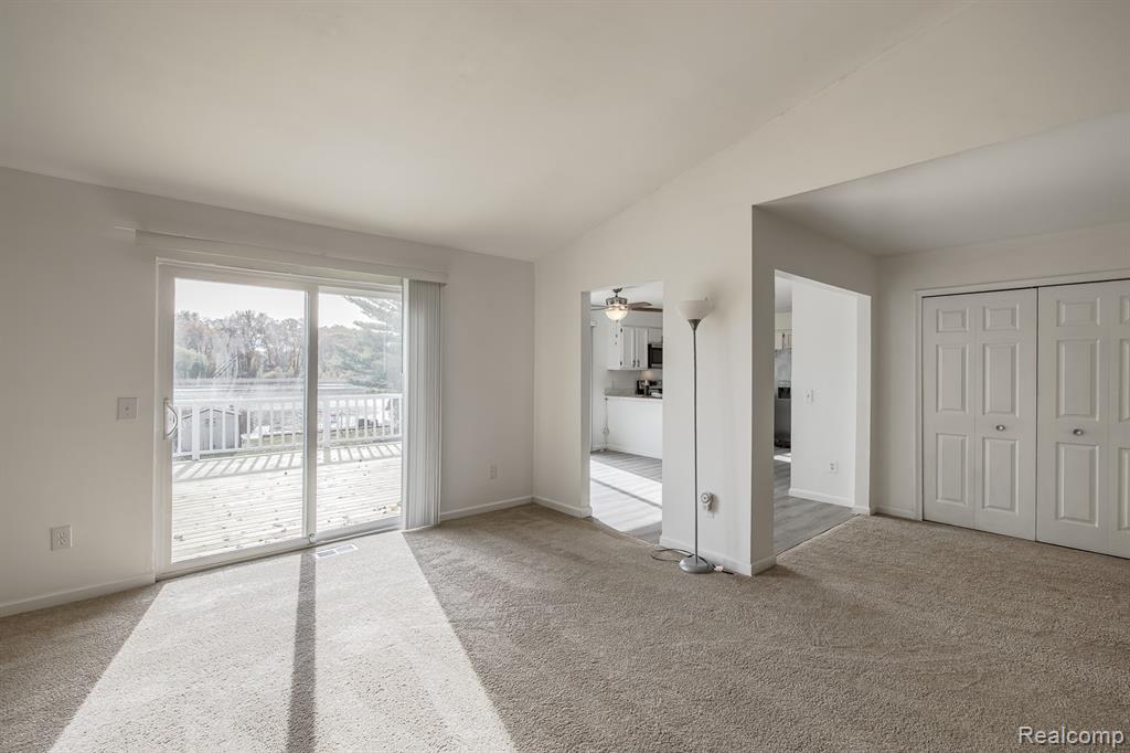 4851 Shoreline Boulevard, Waterford, MI 48329 — Photo 13