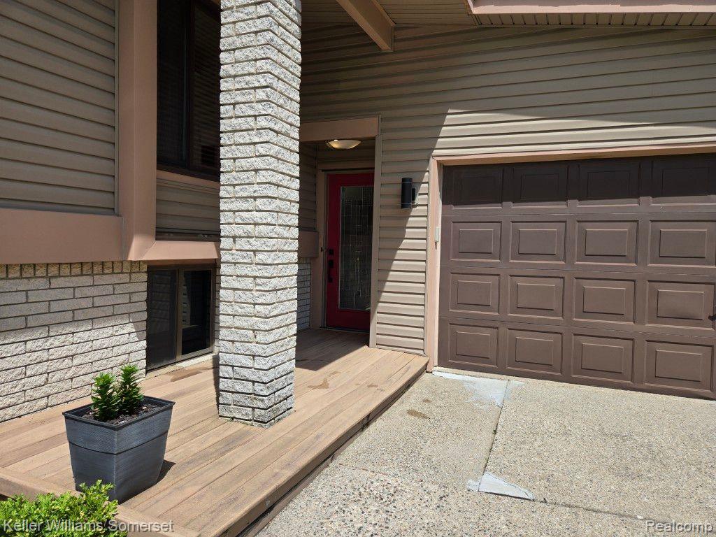 5568 PATTERSON Drive, Troy, MI 48085 — Photo 2