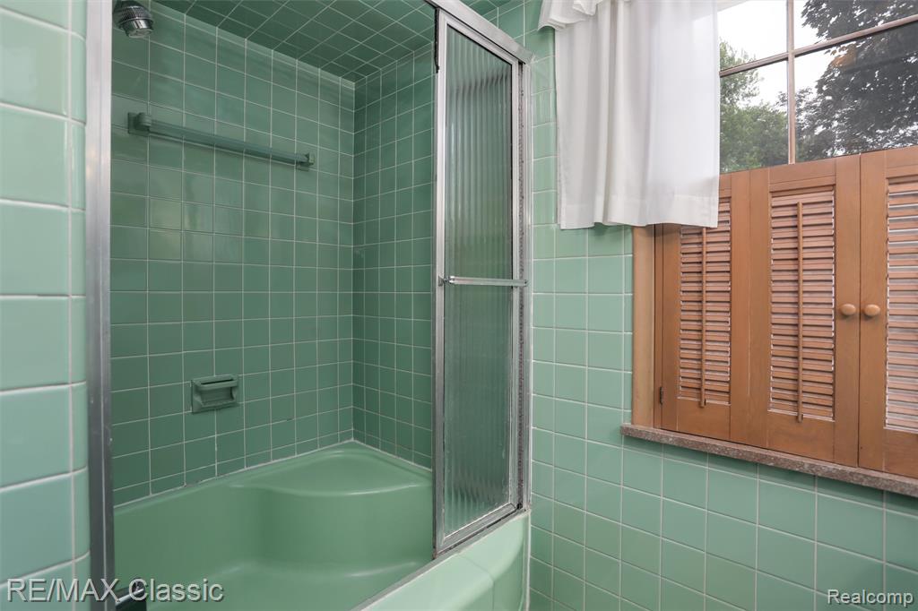 830 JONATHAN Lane, Bloomfield Hills, MI 48302 — Photo 22