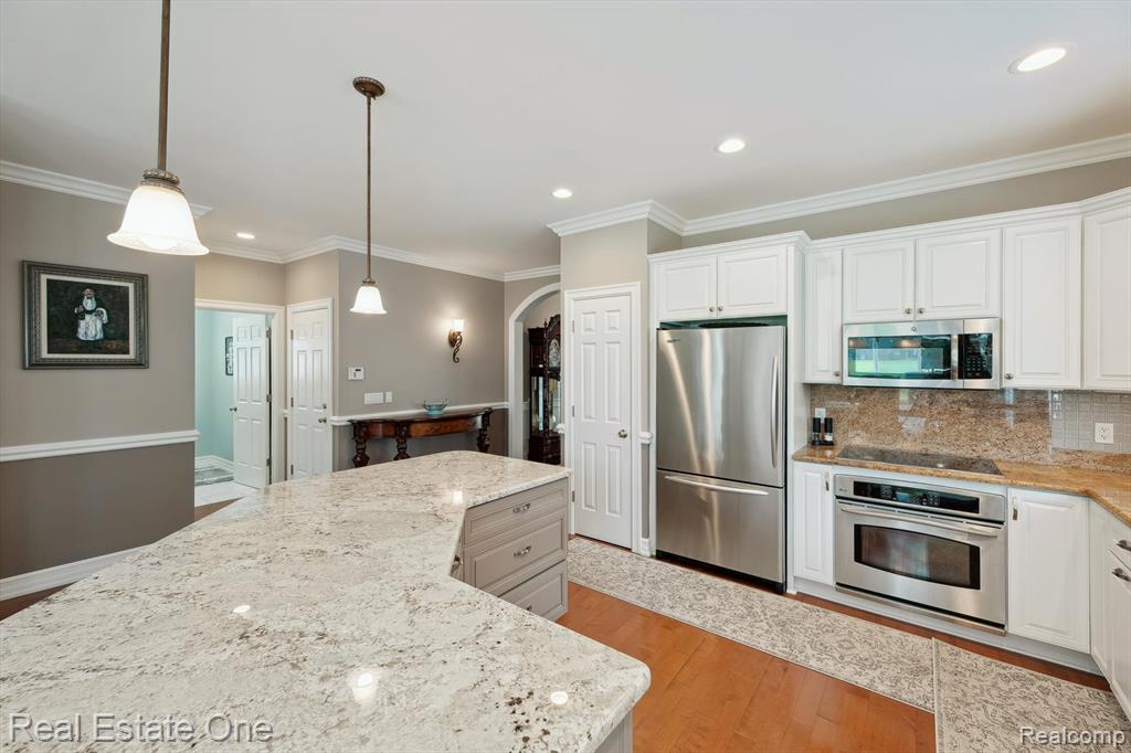 446 Delmar Court, Highland, MI — Photo 16