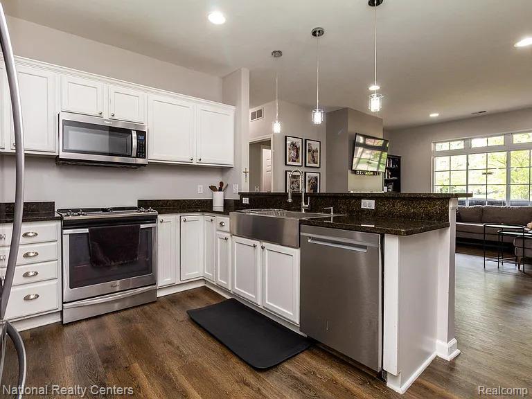 5439 TWIN OAKS Drive, Sterling Heights, MI 48314 — Photo 10