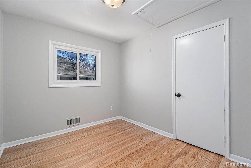 719 E TENNYSON Avenue, Pontiac, MI 48340 — Photo 12
