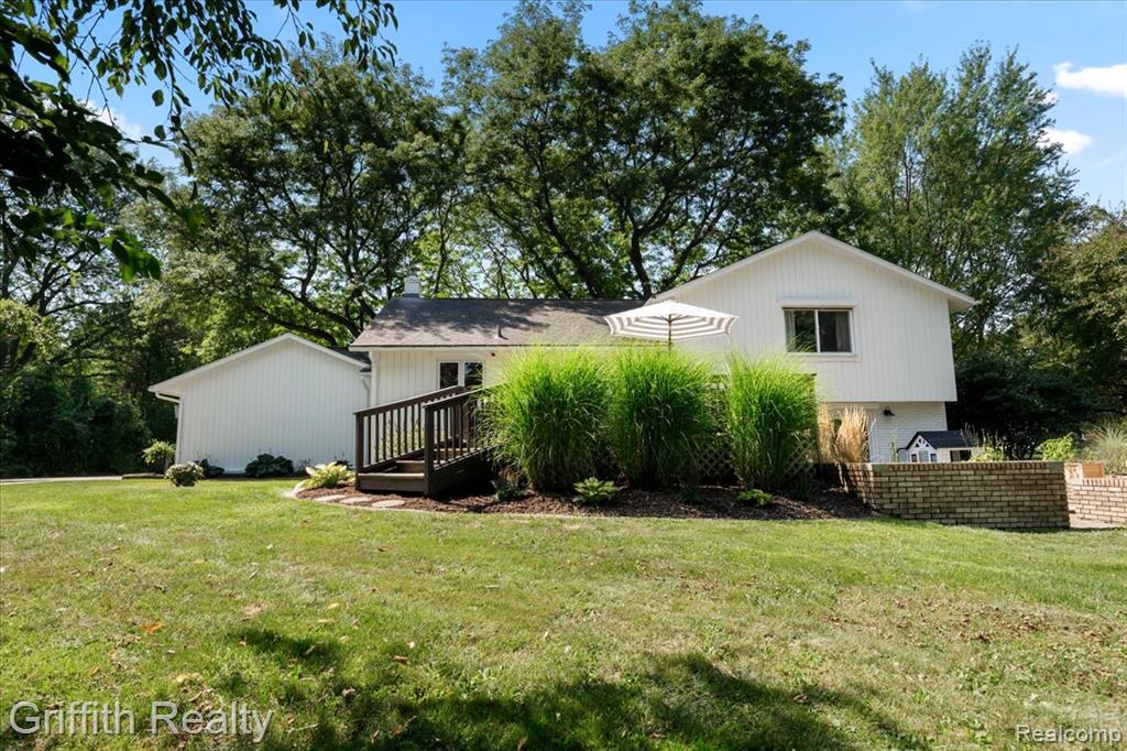 6531 Catalpa Drive, Brighton, MI 48116 — Photo 2