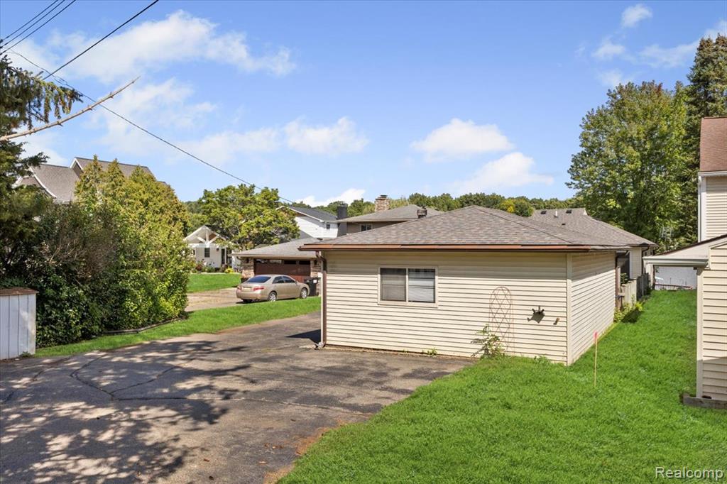 8437 WOODLAND SHORE Drive, Brighton, MI 48114 — Photo 58