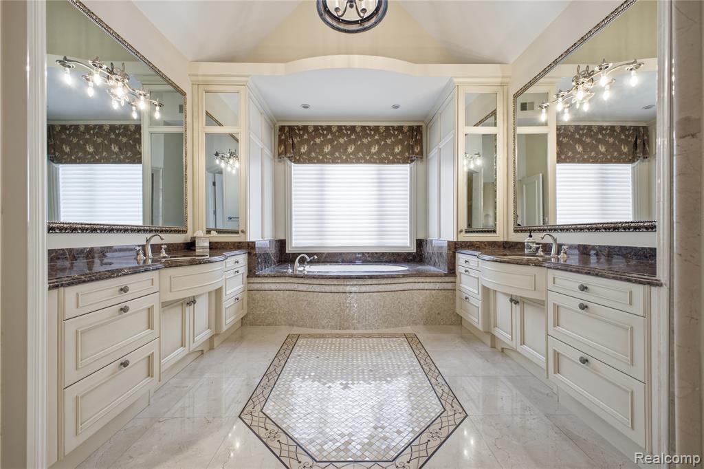 5230 Clarendon Crest Street, Bloomfield Hills, MI 48302 — Photo 26