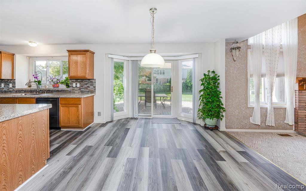 46856 GLENGARRY Boulevard, Canton, MI 48188 — Photo 32