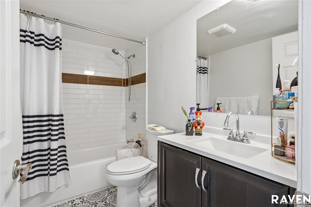 42450 Sheldon Place, 212, Clinton Twp, MI 48038 — Photo 21