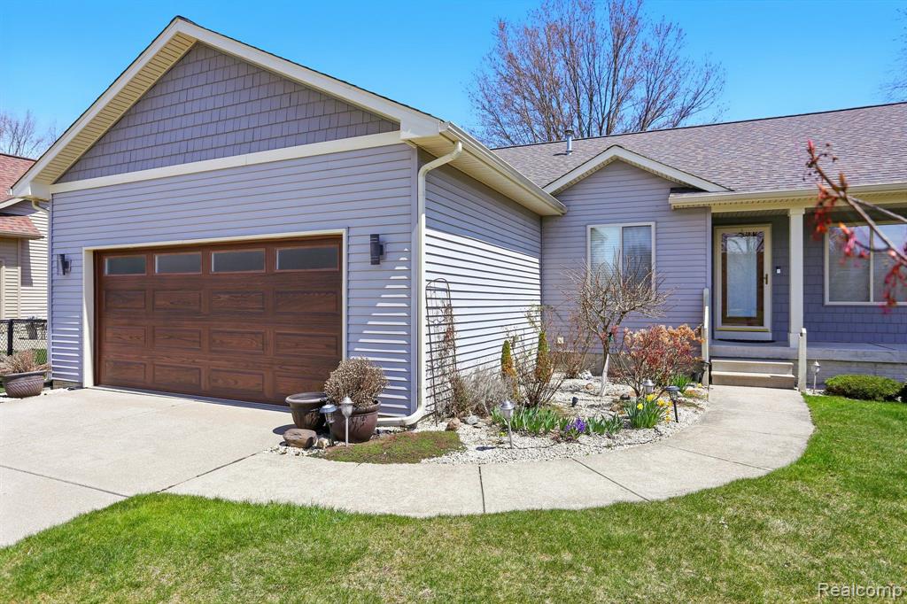 6470 Stonehearth Pass, Grand Blanc, MI 48439 — Photo 2