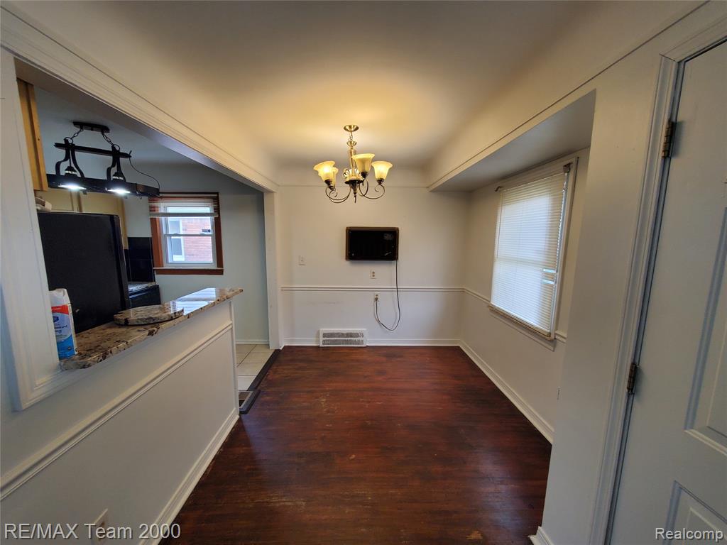 6985 N VERNON Street, Dearborn Heights, MI 48127 — Photo 8