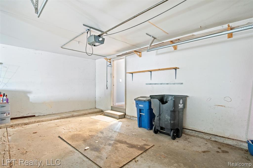 38201 Carolon Boulevard, 17B, Westland, MI — Photo 31